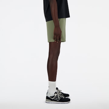 new balance Regular Shorts in Grün