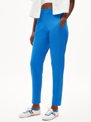 Regular Pantalon 'MAGDAALENA' ARMEDANGELS en bleu : devant