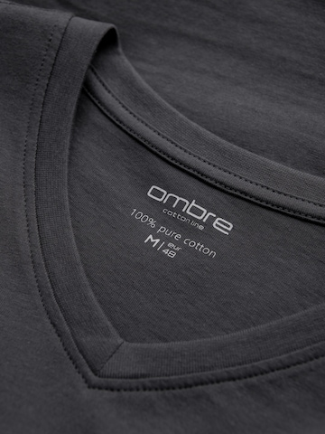 Ombre Bluser & t-shirts i grå