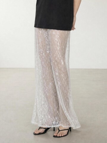 ARMIE Rok 'The Daisy Sequins Maxi Skirt' in Wit