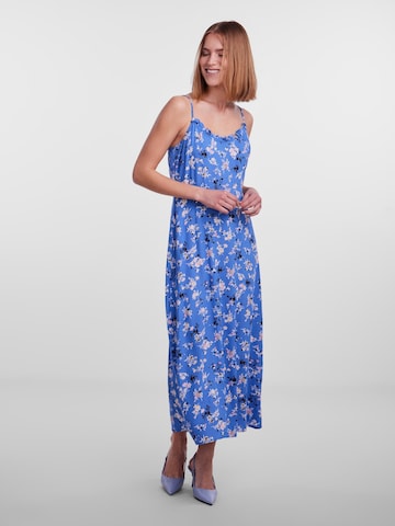 PIECES Letní šaty 'Nya' – modrá: přední strana