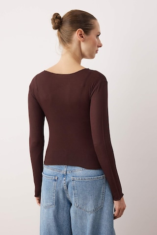Trendyol - Camiseta en marrón