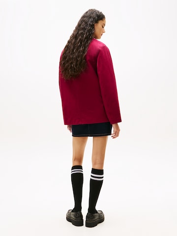 Tommy Jeans Přechodná bunda – červená