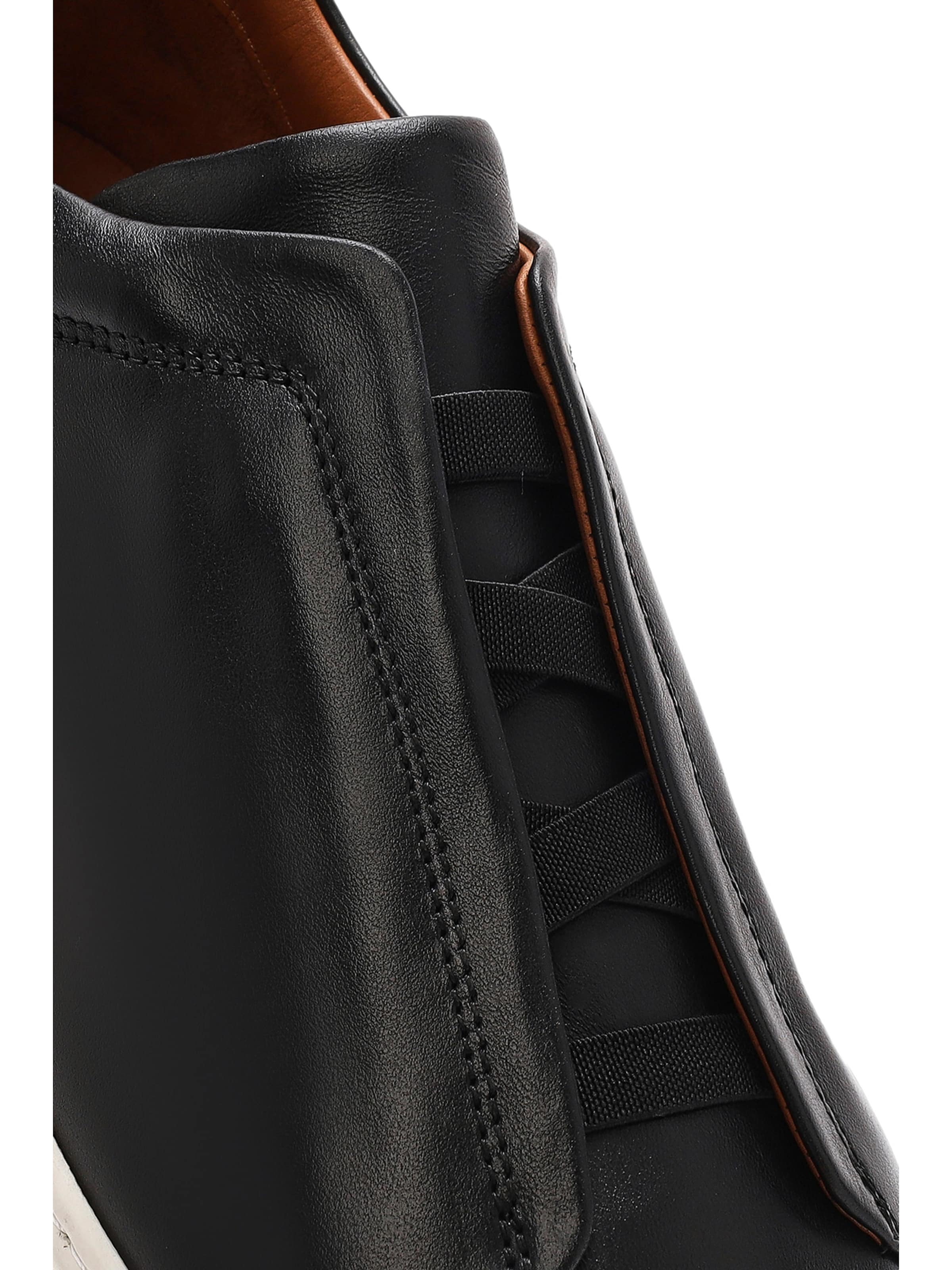 Sneaker bassa di Derimod in nero