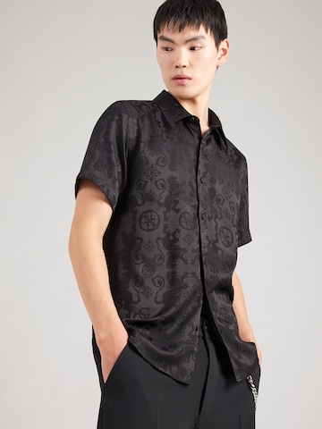 juoda GUESS Standartinis modelis Marškiniai: priekis