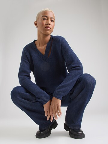 VILA Sweater in Blue: front