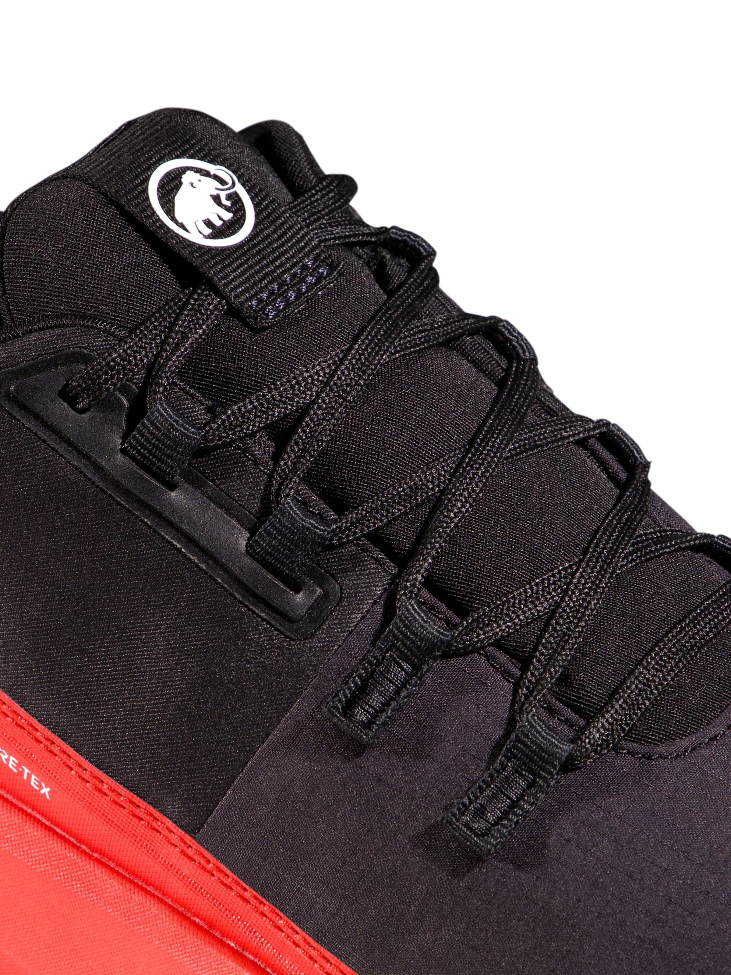 MAMMUT Flats 'Aenergy Hike' in Red