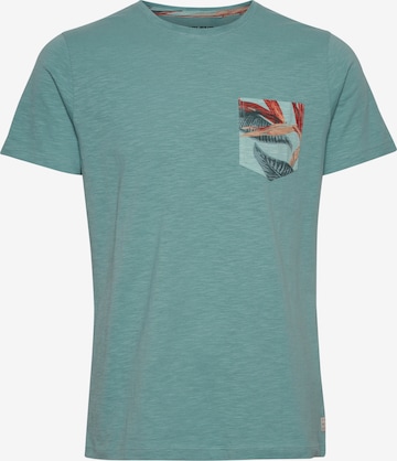 T-Shirt 'TROP' BLEND en bleu : devant