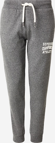 Superdry & CoTapered Hlače - siva boja: prednji dio
