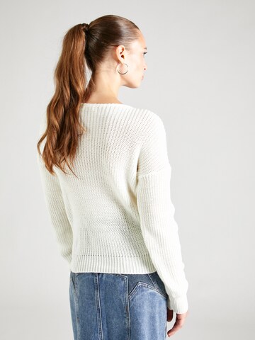 Pull-over 'KAYLEE' Femme Luxe en blanc