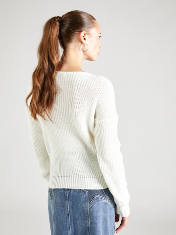 Femme Luxe Sweater 'KAYLEE' in White