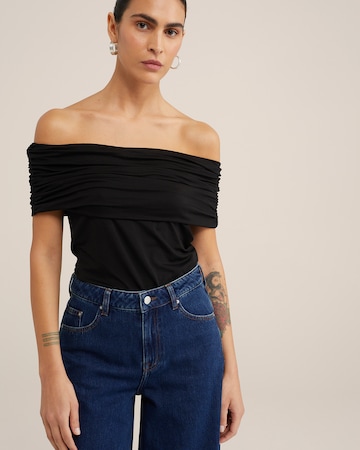 Tricou de la WE Fashion pe negru: față