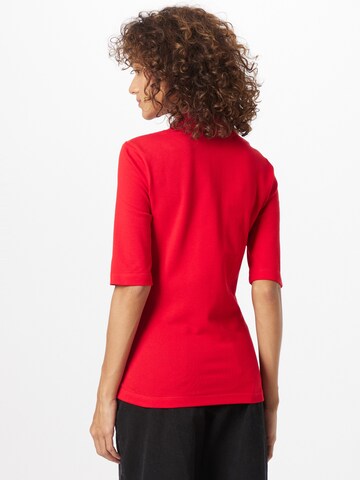 LACOSTE Тениска в червено