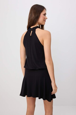 Trendyol Kleid in Schwarz