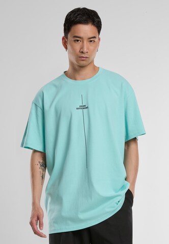Merchcode Shirt 'Think Different' in Blue: front