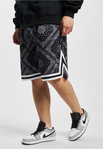 Karl Kani Loosefit Shorts in Schwarz: predná strana