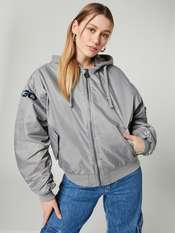 VIERVIER Between-Season Jacket 'Mya' in Grey: front