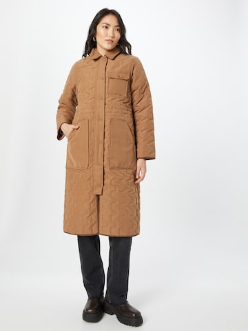 minimum Between-Seasons Coat 'Petriane' in Brown: front