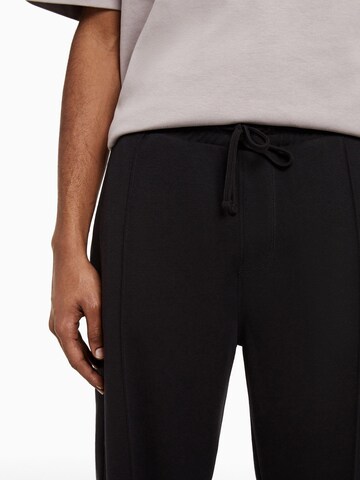 Loosefit Pantaloni cu dungă de la Bershka pe negru