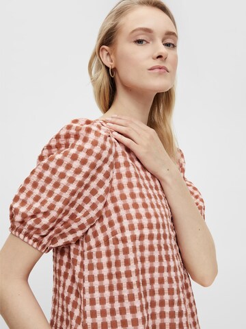 Rochie de vară de la YAS pe roz