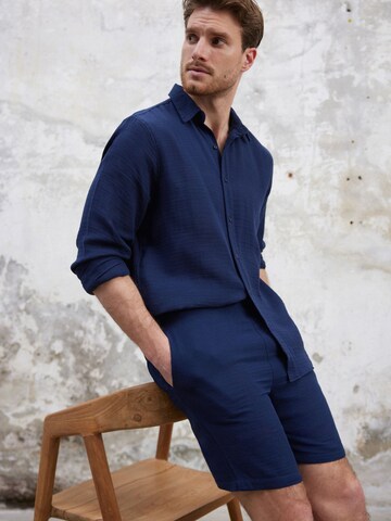 Trendyol Regular fit Overhemd in Blauw: voorkant