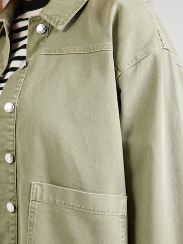 Vero Moda Curve Prechodná bunda 'VMCJamie' - Zelená