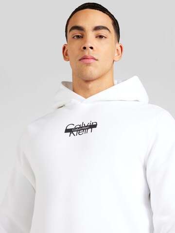 Sweat-shirt Calvin Klein en blanc