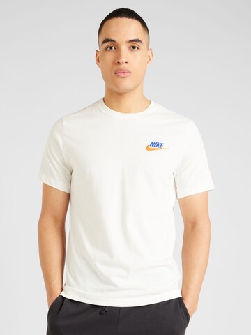 T-Shirt 'CLUB+' Nike Sportswear en beige : devant