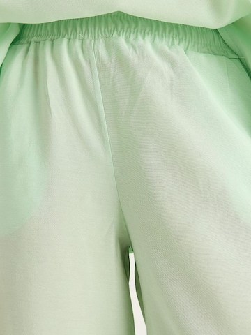 Pantalons de tailleur Bianco Lucci en vert