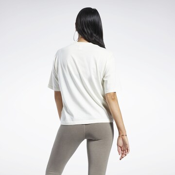 T-shirt Reebok en blanc