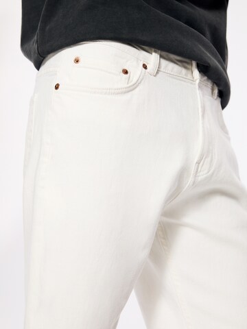 Slimfit Jeans di Pull&Bear in bianco