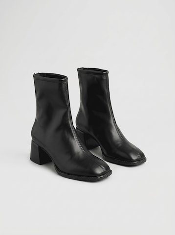 Botine 'Xinxin' de la EDITED pe negru