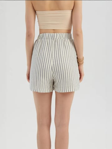 Hiccup - Regular Calças em branco