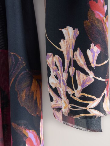 Next Šála – černá