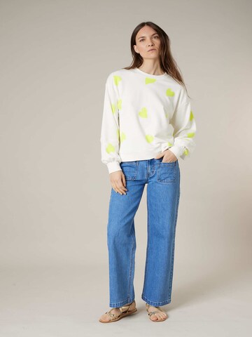 Sweat-shirt 'MITSIE' Deeluxe en jaune : devant