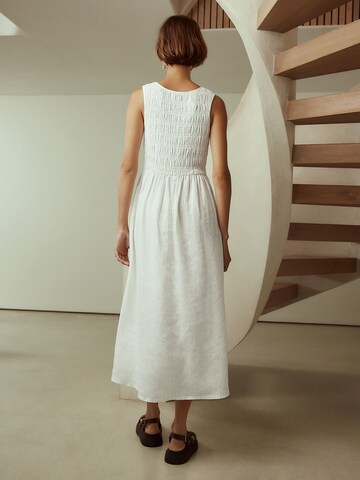 balts Next Vasaras kleita