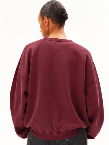 ARMEDANGELS Sweatshirt GMT DYE CREWNECK in Rot