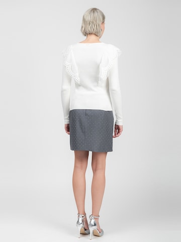 Influencer Sweter w kolorze biały