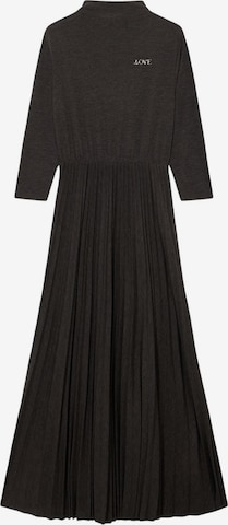 Robe oltre en gris : devant