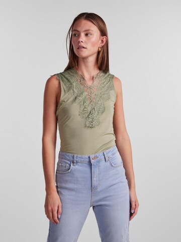 PIECES Top 'Ilu' in Green: front