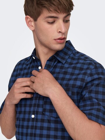 Coupe regular Chemise 'ALVARO' Only & Sons en bleu