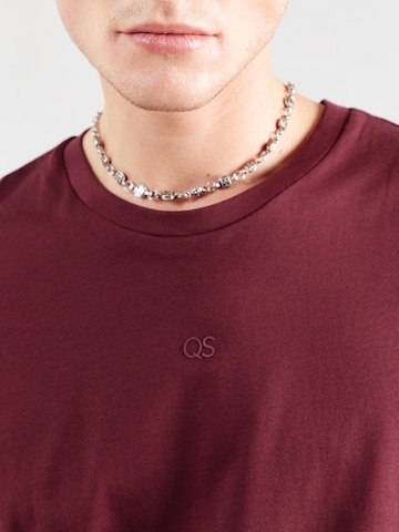 Tricou de la QS pe roșu