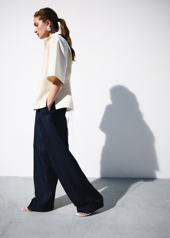 MANGO Loose fit Pleat-Front Pants 'Vega' in Blue