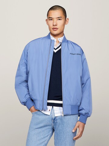 Tommy Jeans Tussenjas 'Classic' in Blauw: voorkant