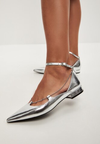 CESARE GASPARI Strap ballerina in Silver