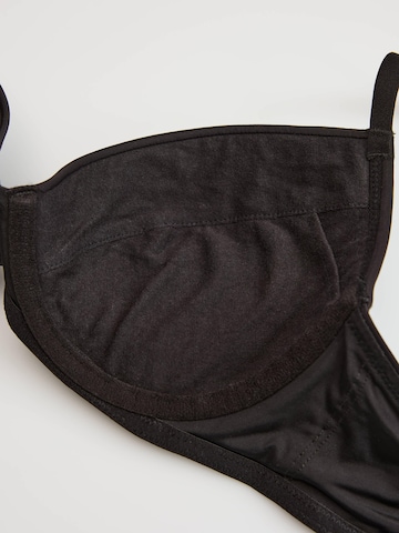ESOTIQ - Push-up Sujetador 'Push-up-BH Kassidy, glatte T-Shirt-Cups, herausnehmbare Polster' en negro