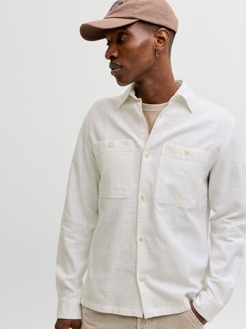 Coupe regular Chemise JACK & JONES en blanc
