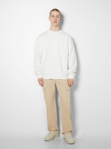 Bershka Regular Cargo trousers in Beige