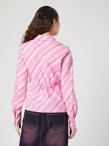 Bella x ABOUT YOU Blouse 'Fenja' in Roze