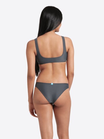 ARENA Bustier Bikini 'TEAM STRIPE' i grå